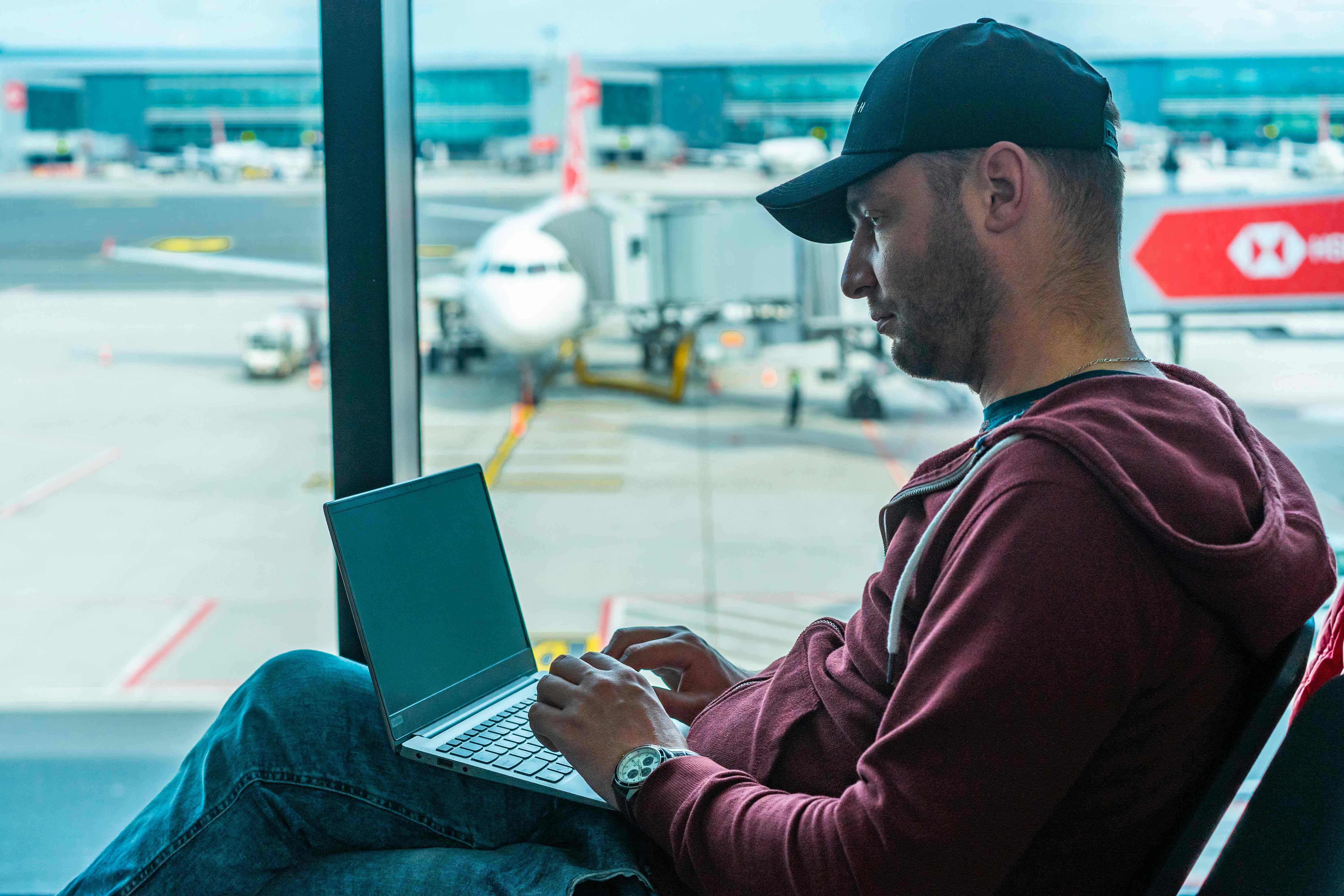 Why Cheap Flights Disappear in Seconds (And How to Catch Them)