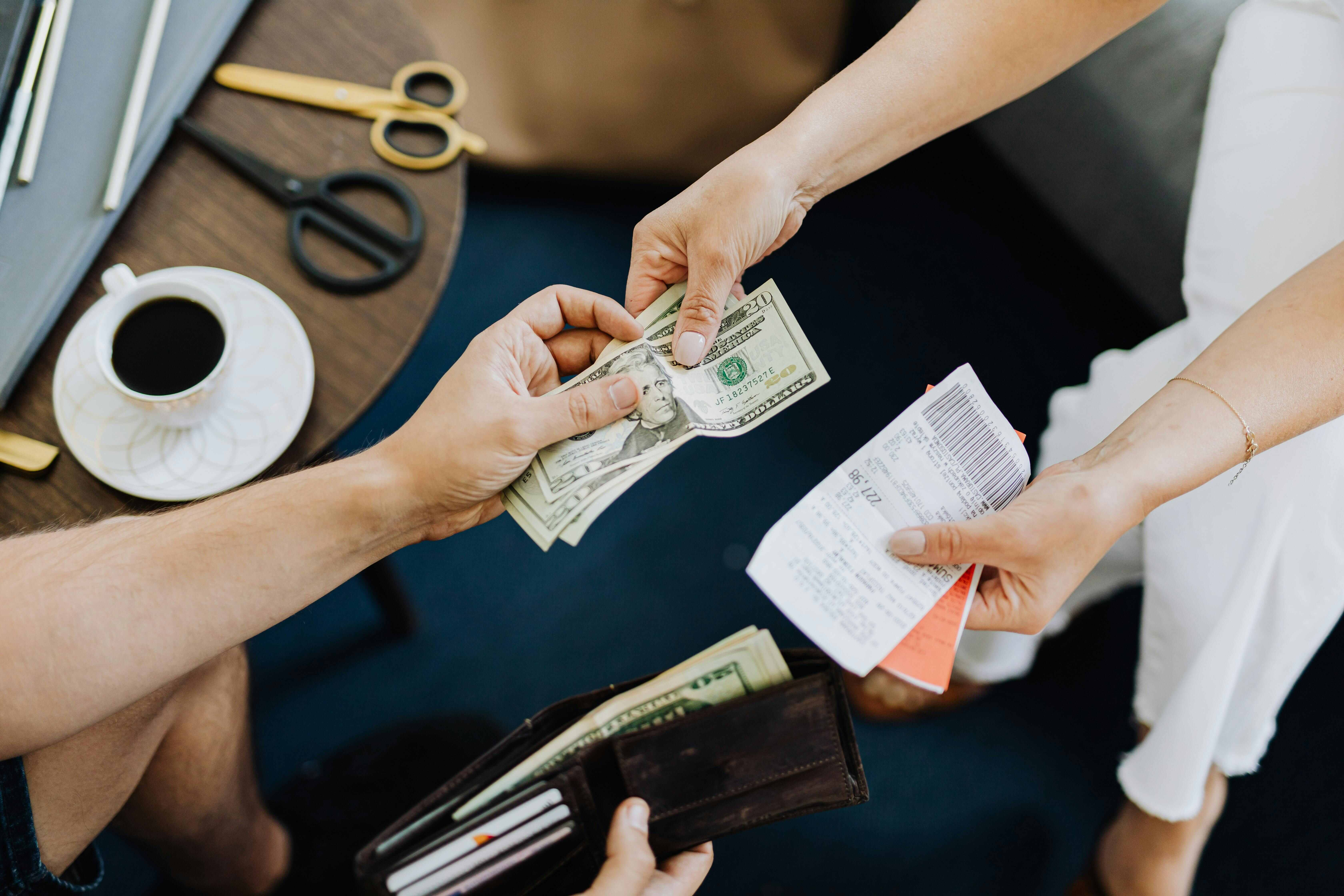 Are You Overpaying for Flights Without Knowing It? Behavioral Mistakes Travelers Make